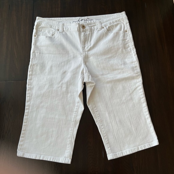Inc. International Concepts Curvy Fit White Denim Capris - Picture 5 of 13